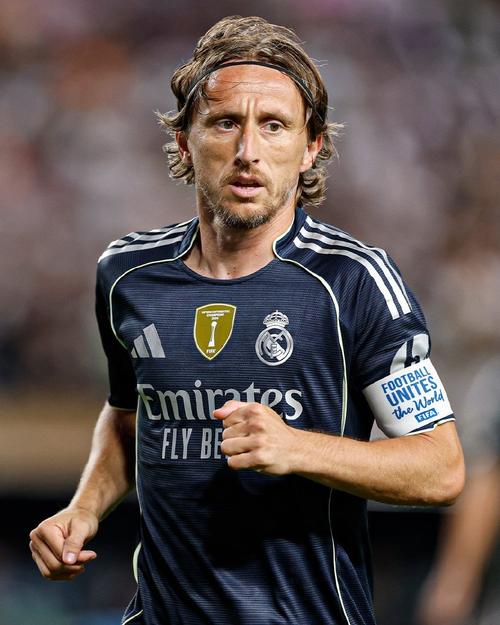 B席达成欧冠百场里程碑，成葡萄牙球员第四人